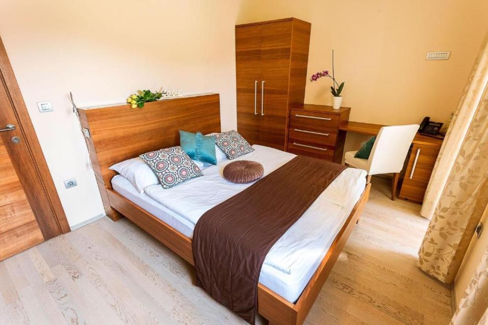 Nočitve, sobe z zajtrkom, apartmaji, zasebna spa razvajanja, termalno kopanje, vila aina, laško