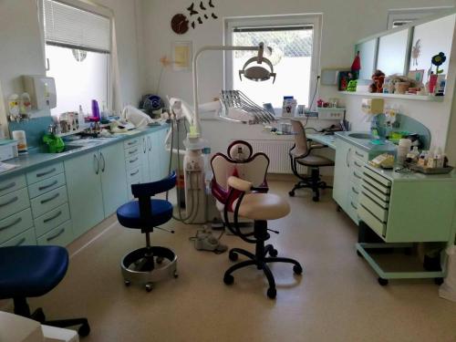 ZOBOZDRAVNIK TRŽIČ  ZASEBNA ZOBNA ORDINACIJA ZAPLOTNIK KRALJ KSENIJA 