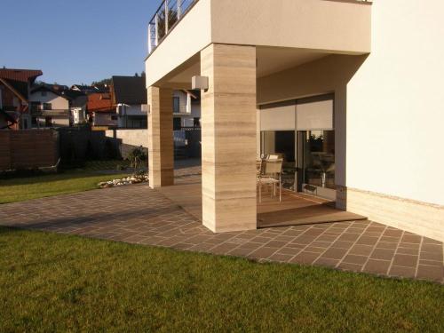 POLAGANJE PORFIDO KAMNA, ČISTILA ZA NEGO KERAMIKE, ODSTRANJEVANJE MADEŽEV, BOŽIČ, SPLETNA TRGOVINA