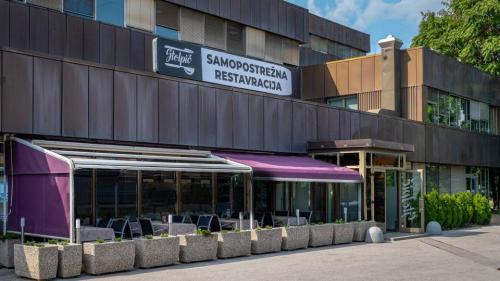 ŠTUDENTSKA KOSILA CELJE IN ZAKLJUČENE DRUŽBE