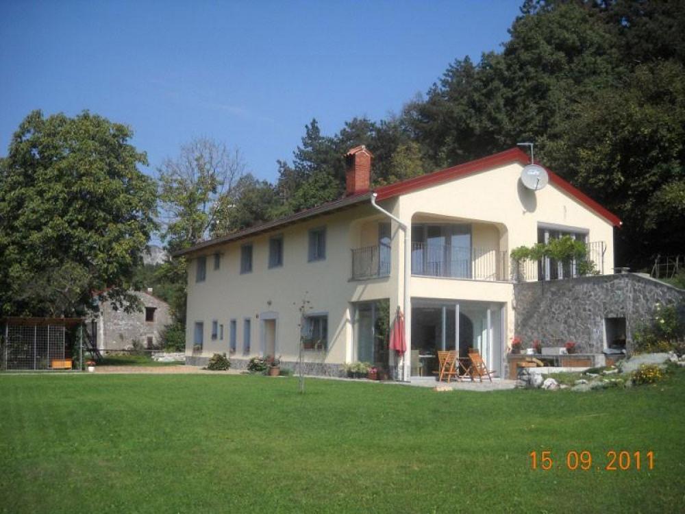 TURISTIČNA KMETIJA APARTMAJI NANOS SEŽANA POSTOJNA SENOŽEČE