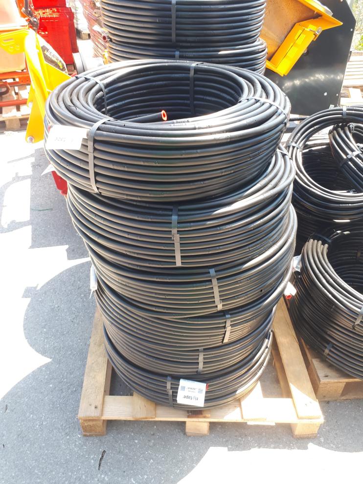 Trgovina s kmetijskim in gradbenim materialom