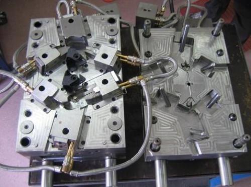 ORODJA ZA BRIZGANJE PLASTIČNIH MAS