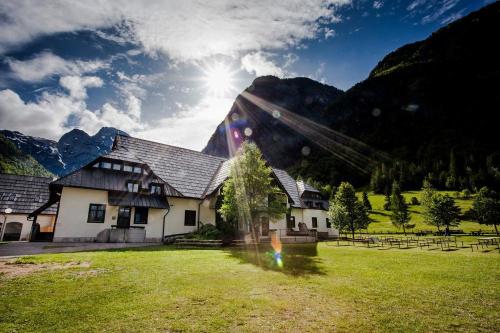 TRENTA VALLEY, SOCA VALLEY APARTMA POD ROŽEM, SOČA