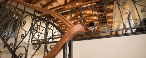 KOVANE NOTRANJE OGRAJE PO NAROČILU