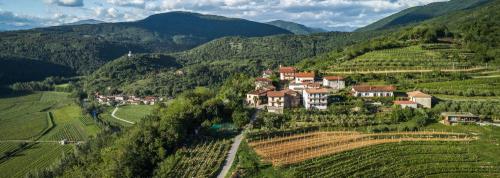 ALLOGGIO AZIENDA AGRICOLA BREG - GOLO BRDO - BRDA - TURISTIČNA KMETIJA BREG SLOVENIA 
