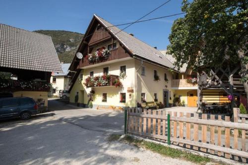 TURISTIČNA KMETIJA PRI MIKLAVU, BOHINJ