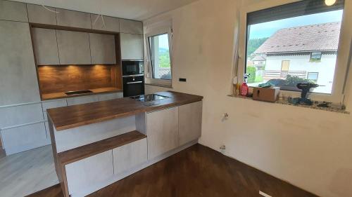 BAMBI MONTAŽA POHIŠTVA BAMBURAČ, MONTAŽA POHIŠTVA, MONTAŽA KUHINJ PO SLOVENIJI