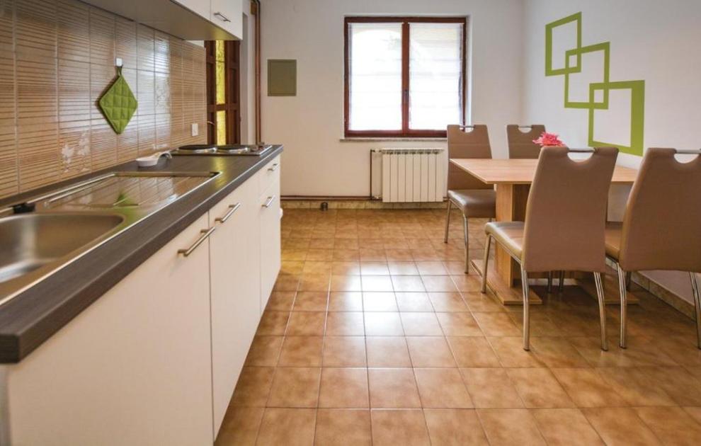 Turistična kmetija, klet klobas, Sečovje