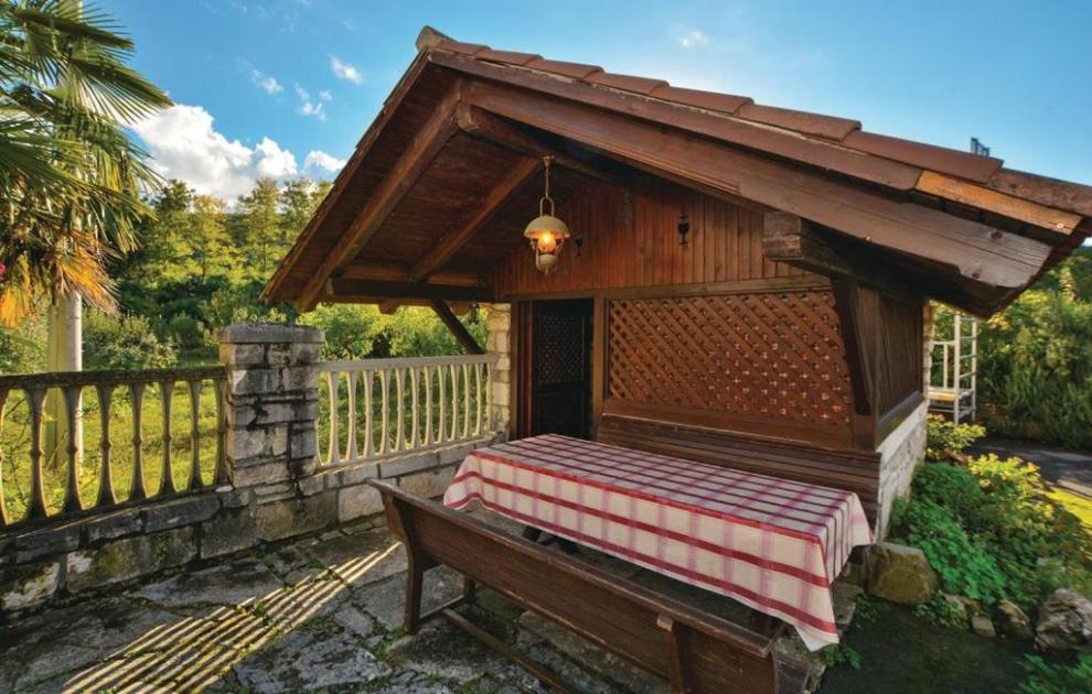 Turistična kmetija, klet klobas, Sečovje