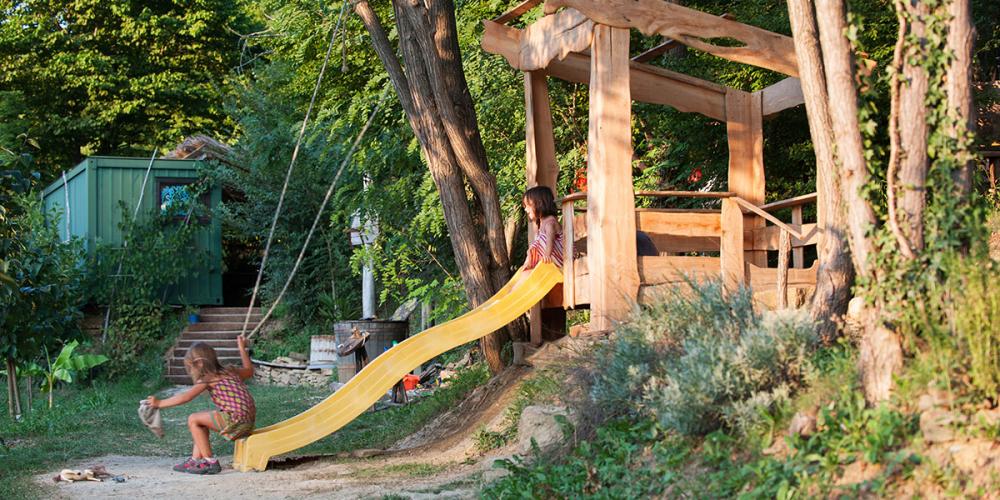 Namestitev v nedotaknjeni naravi, kaki plac, odprta kuhinja, izleti, rekreacija, portorož, obala