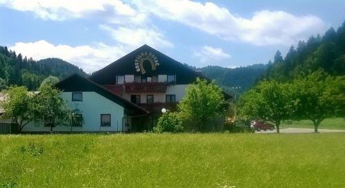 PRAZNOVANJE POROK, OBLETNIC, ZAKLJUČENE DRUŽBE, GOSTILNA ZA 150 LJUDI, GOSTIŠČE, GOSTILNA KOVAČ