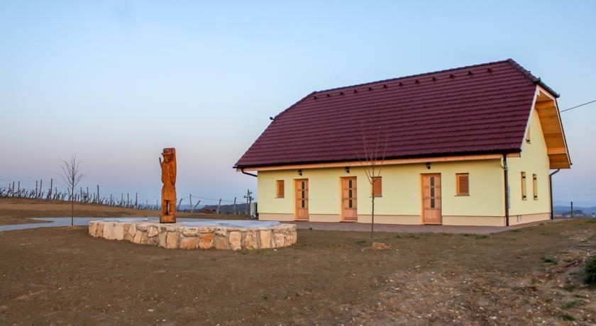Kmetija Lovrec, Destrnik