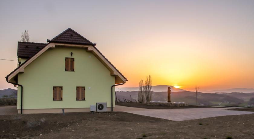 Kmetija Lovrec, Destrnik