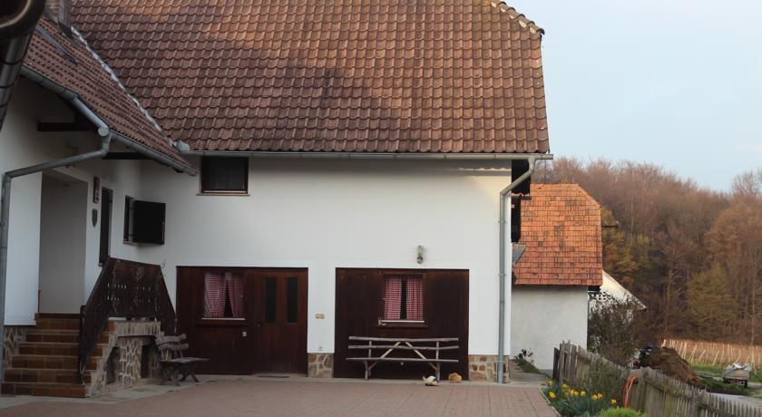Kmetija Lovrec, Destrnik
