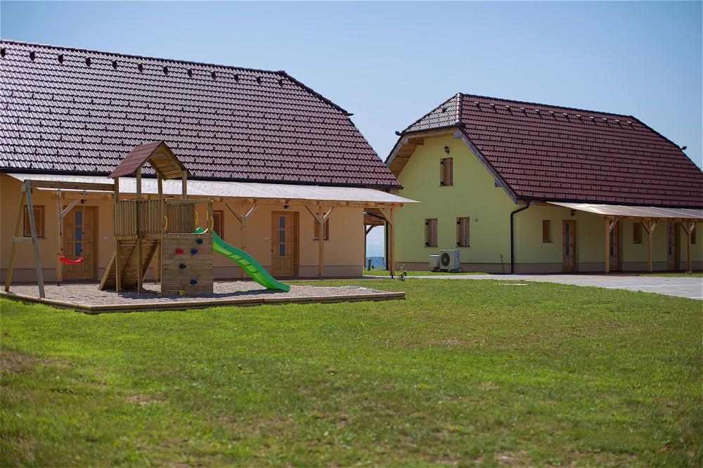 Kmetija Lovrec, Destrnik