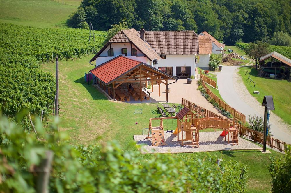 Kmetija Lovrec, Destrnik