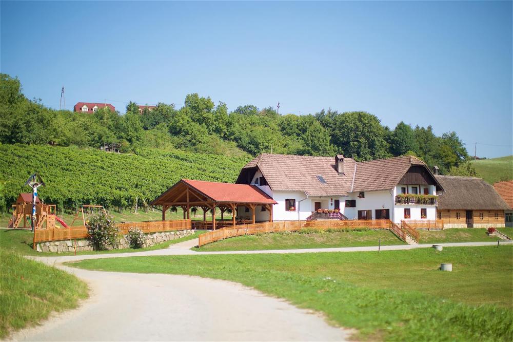Kmetija Lovrec, Destrnik