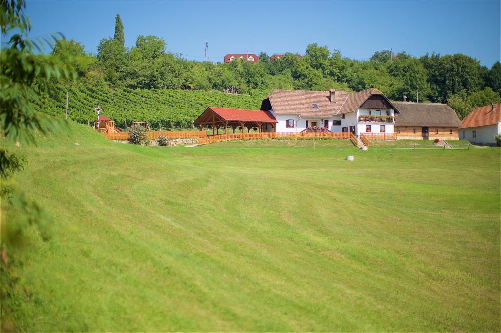 Kmetija Lovrec, Destrnik
