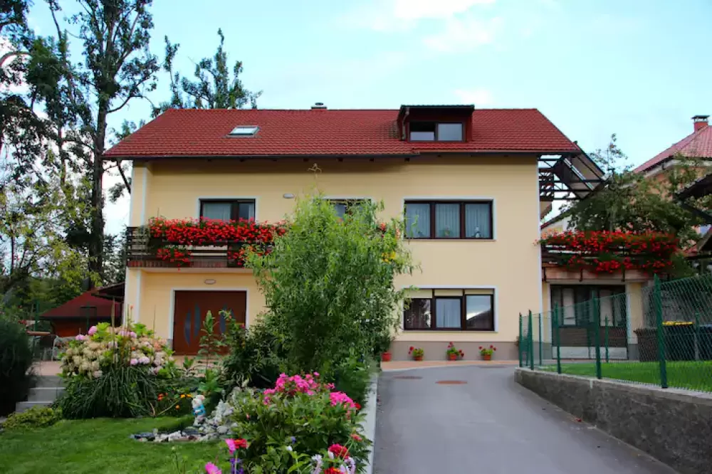 ANTONČIČ BOJAN, ZASEBNE SOBE, PRENOČIŠČA | PRIVATE ROOMS, ACCOMMODATION, POSTOJNA