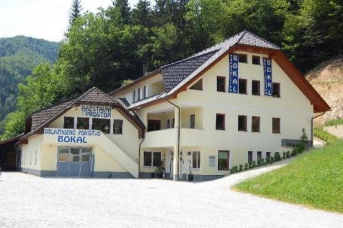 SEDEŽNE GARNITURE, JEDILNICE, POSTELJE-VZMETNICE, VZGLAVNIKI