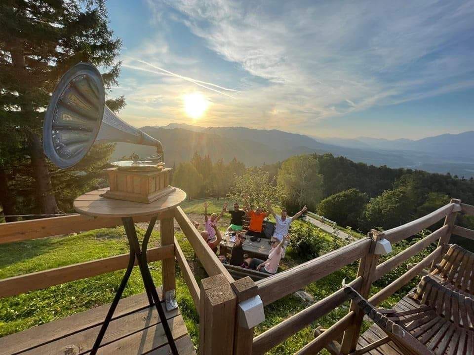Dom na Joštu, hrana za razgledam