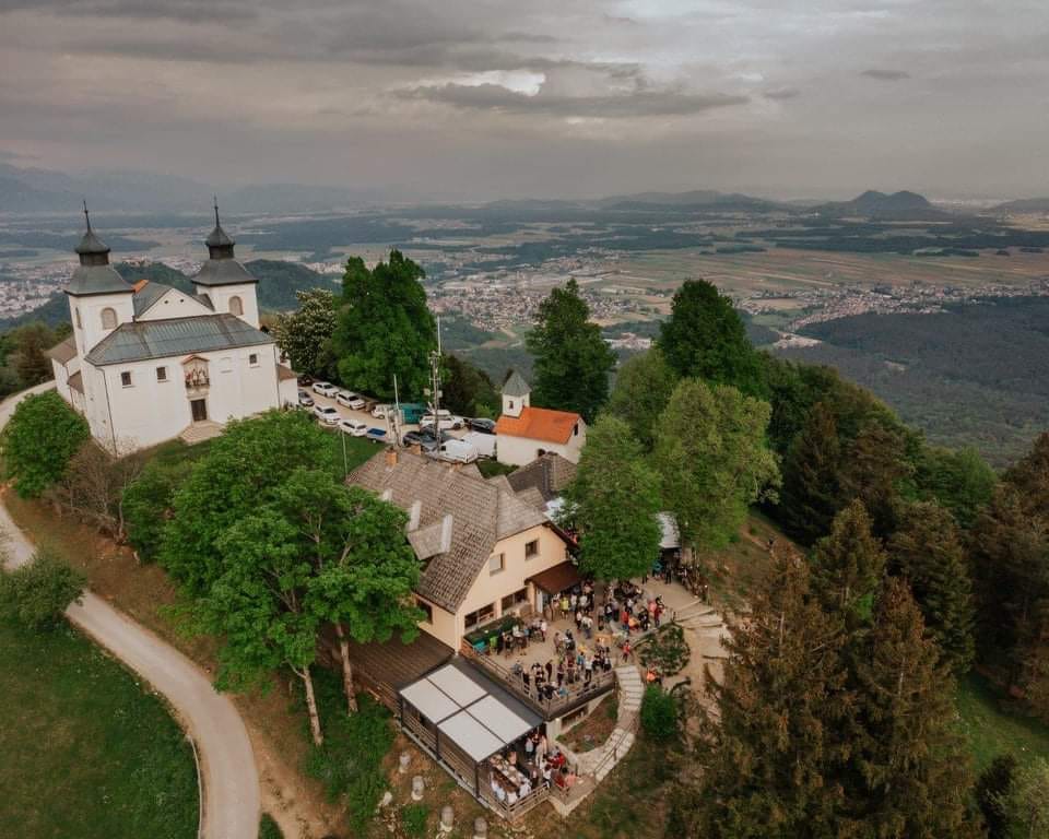 Dom na Joštu, hrana za razgledam