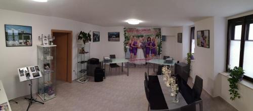 DEKORACIJA DOGODKOV, PRIREDITVE, KOORDINACIJA POROK, KOTIČEK CVETJA IN PETJA - KAMNIK