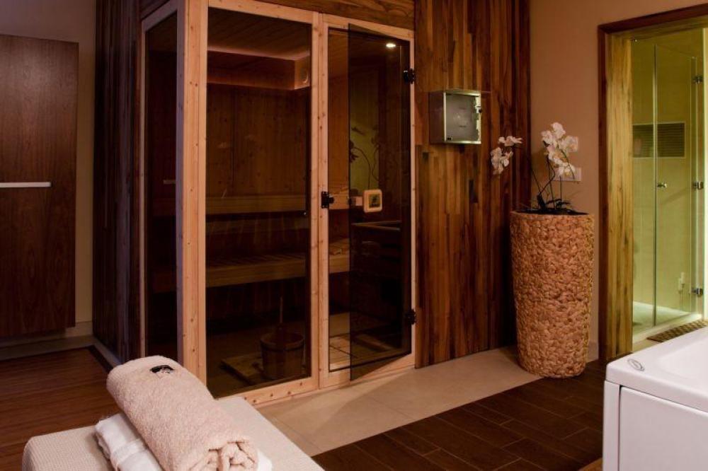 LJUBLJANA CENTER MANIKURA JAPONSKI COSMO PEDIKURA DEPILACIJA SAVNE MASAŽE