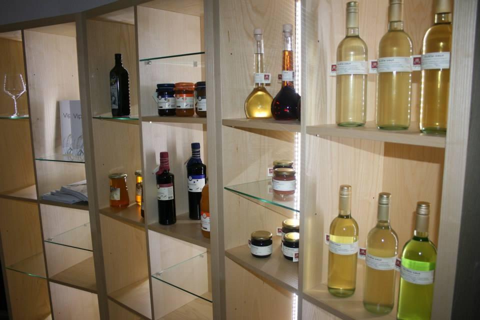 Faladur, trgovina in degustacijski prostor z vipavskimi izdelki, Ajdovščina