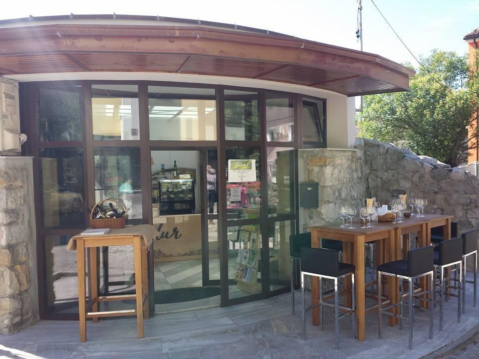 Faladur, trgovina in degustacijski prostor z vipavskimi izdelki, Ajdovščina