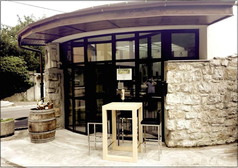 Faladur, trgovina in degustacijski prostor z vipavskimi izdelki, Ajdovščina