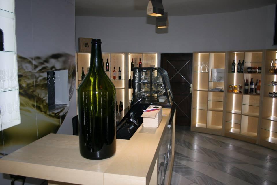 Faladur, trgovina in degustacijski prostor z vipavskimi izdelki, Ajdovščina