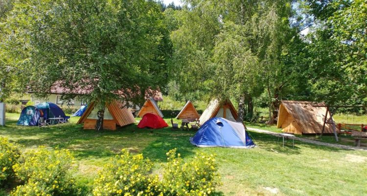 GLAMPING HIŠKE NA JEZERSKEM | HOSTEL KAMP JEZERSKO