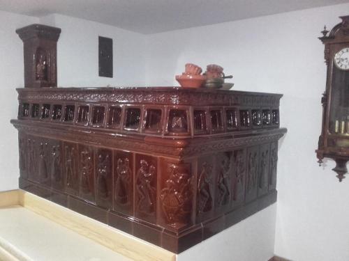 LONČENE IN KRUŠNE PEČI, ZIDANI ŠTEDILNIKI, PEČI KAMINI KUMER