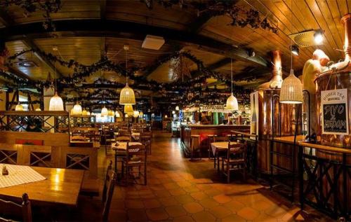 OBLETNICA, ZABAVA, MARTINOVANJE, DOMAČA HRANA, PIVO - KRATOCHWILL - BTC, KOLODVOR IN TC RUDNIK