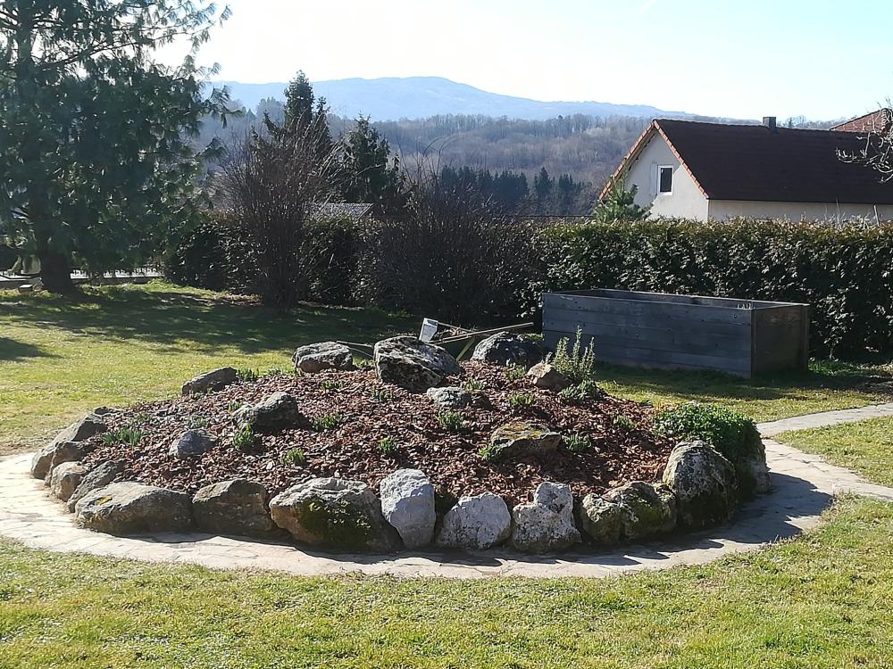 UREJANJE OKOLICE, BALKONSKE ROŽE, UREDITEV PARKA, ZASAJANJE GREDIC, AJDOVŠČINA, VRTNARSTVO DORES