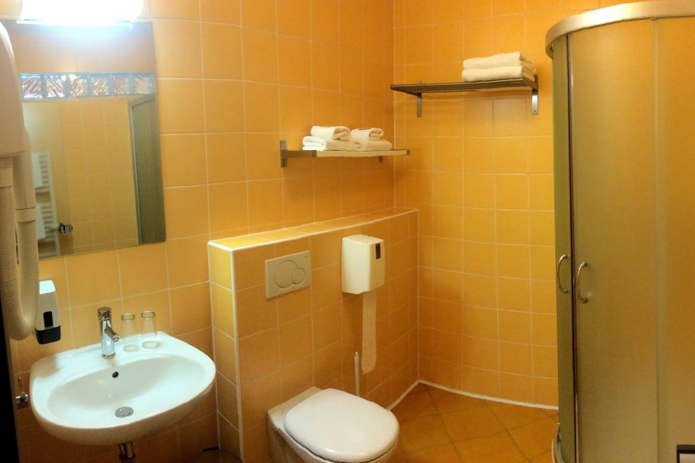 Prenočišča, apartma, restavracija in kamp lazar, kobarid