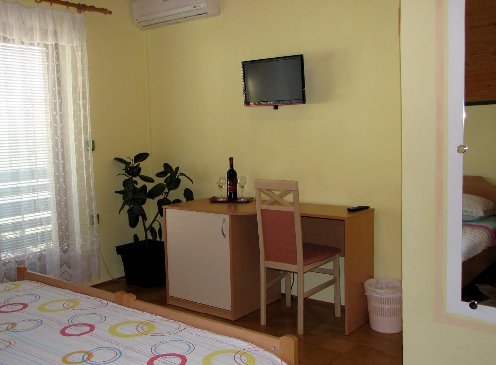 TURISTIČNA KMETIJA ČEMAS, VINICA 5