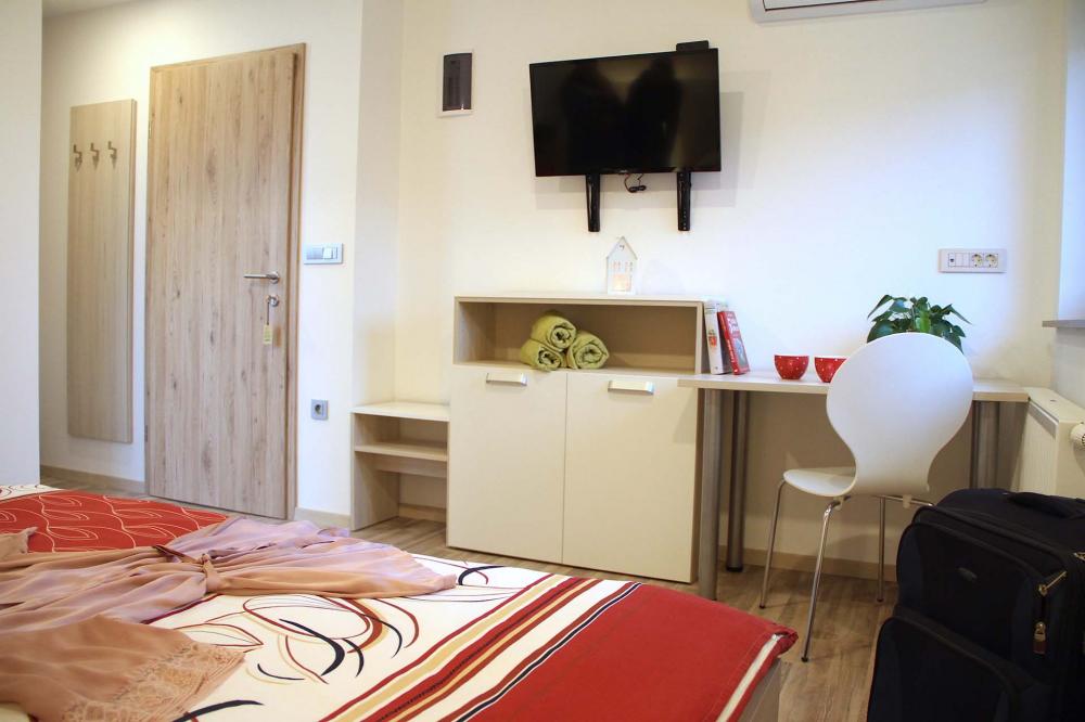 TURISTIČNA KMETIJA ČEMAS, APARTMAJI ZELENI JURIJ, VINICA 3