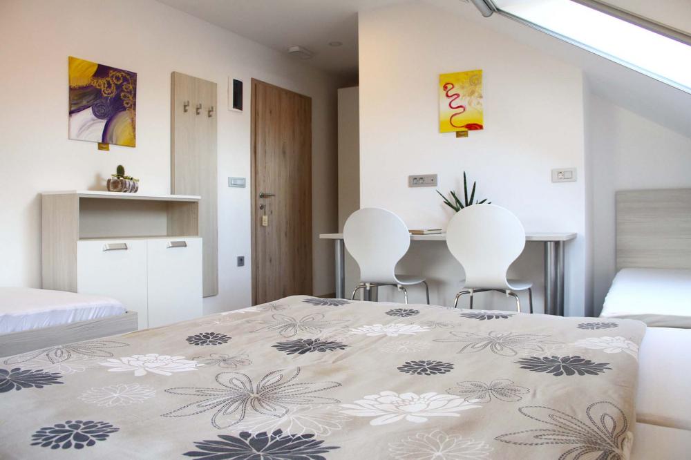 TURISTIČNA KMETIJA ČEMAS, APARTMAJI ZELENI JURIJ, VINICA 2