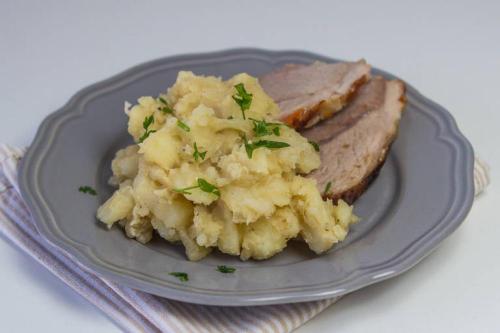 PRI MEŽNARJU OKREPČEVALNICA  LAZE PRI TUHINJU