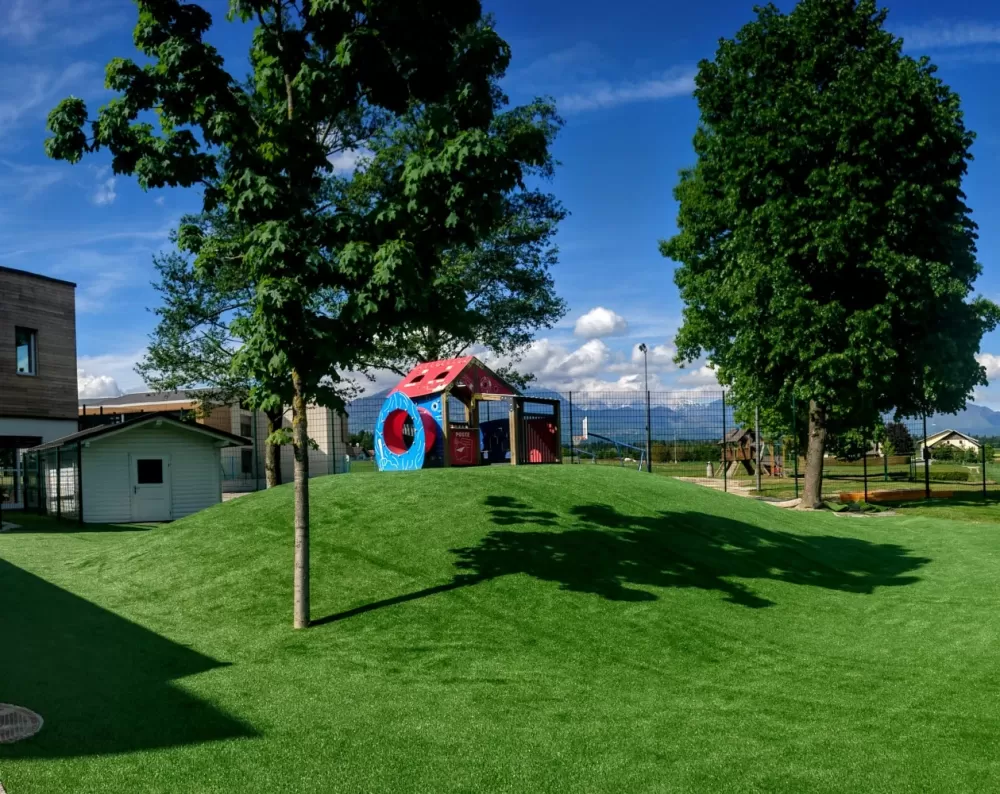 Umetna trava za otroška igrišča