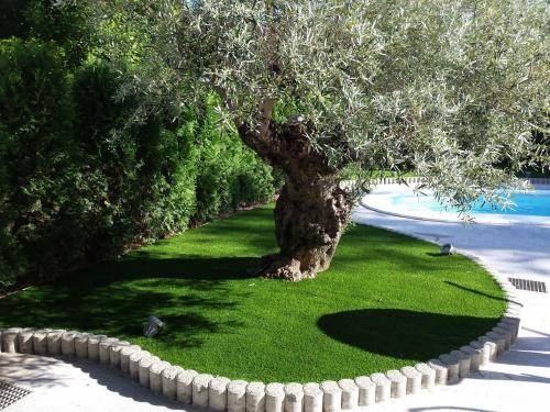 UMETNA TRAVA ZA, OTROŠKA IGRIŠČA-ŠPORTNA IGRIŠČA-GOLF IGRIŠČA- BALKONE-TERASE-BAZENE