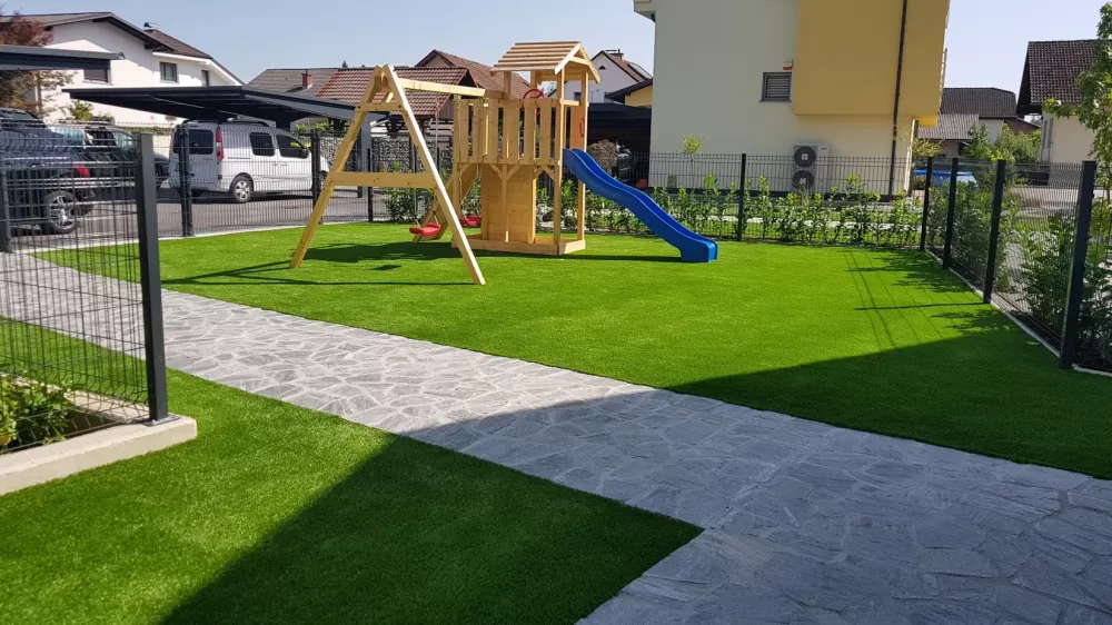 Umetna trava za otroška igrišča