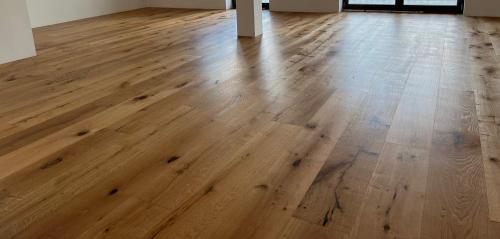 PRODAJA IN POLAGANJE PARKETA, VINILA TER LAMINATA – BRUŠENJE, LAKIRANJE IN OBNOVA TALNIH OBLOG