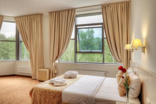 ČUDOVITI SVET ZAVES IN SENČIL zavese po meri Ljubljana, notranji roloji, lamelne in plise zavese