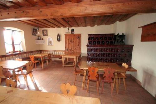 GOSTILNA  POLHOV GRADEC IN POLHOGRAJSKA GRMADA