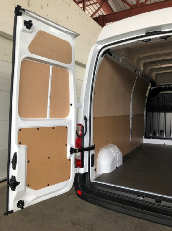 zaščita po meri tovornega prostora za kombije in dostavna vozila