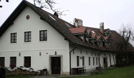 TURISTIČNA KMETIJA KUREN, VRHNIKA TURISTIČNA KMETIJA KUREN, VRHNIKA
